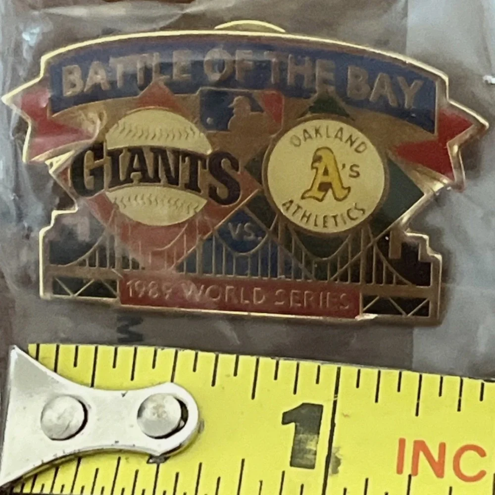 NWT VTG 1989 Battle of the Bay Collector's Pin